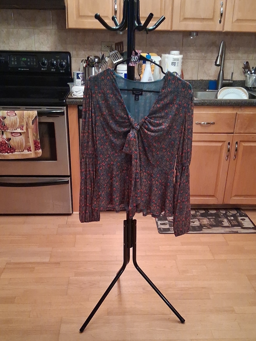 Women’s Floral Tie-Front Blouse in Navy
